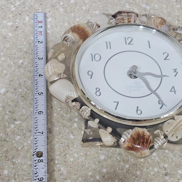 Vtg Paradise Place Lucite Seashell Acrylic Resin Wall Clock 8" - Picture 5 of 8